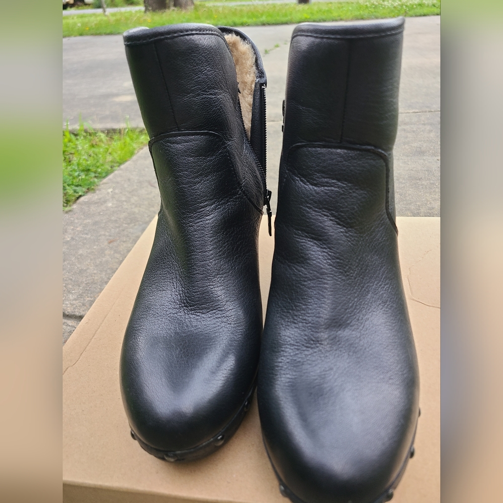 UGGS